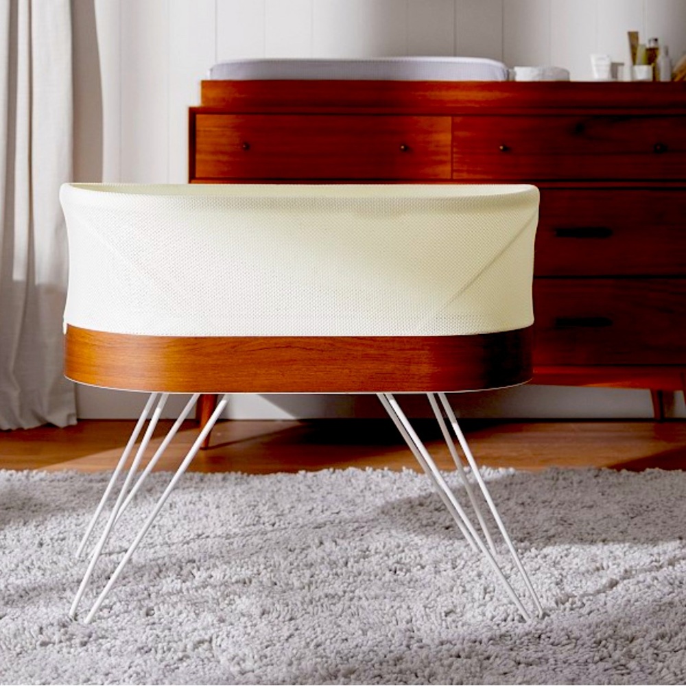 SNOO Bassinet with full sizes SNOO sleep sacks!! $2000 VALUE